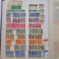Lot de timbres d'Empire Allemand 1875-1933 neufs et oblitérés en un album.
