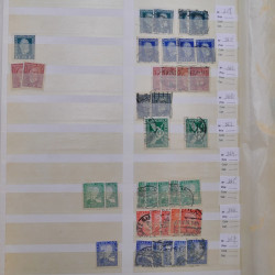 Lot de timbres d'Empire Allemand 1875-1933 neufs et oblitérés en un album.
