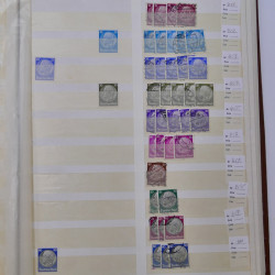 Lot de timbres d'Empire Allemand 1875-1933 neufs et oblitérés en un album.