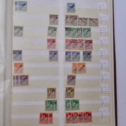 Lot de timbres d'Empire Allemand 1875-1933 neufs et oblitérés en un album.