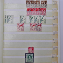 Lot de timbres d'Allemagne Reich 1933-1945 neufs et oblitérés en un album.
