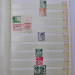 Lot de timbres d'Allemagne Reich 1933-1945 neufs et oblitérés en un album.