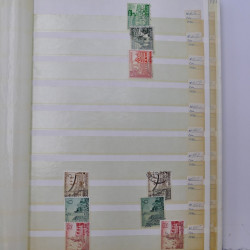 Lot de timbres d'Allemagne Reich 1933-1945 neufs et oblitérés en un album.
