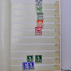 Lot de timbres d'Allemagne Reich 1933-1945 neufs et oblitérés en un album.
