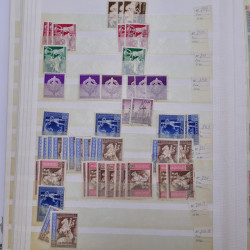 Lot de timbres d'Allemagne Reich 1933-1945 neufs et oblitérés en un album.