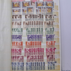 Lot de timbres d'Allemagne Reich 1933-1945 neufs et oblitérés en un album.