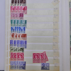 Lot de timbres d'Allemagne Reich 1933-1945 neufs et oblitérés en un album.