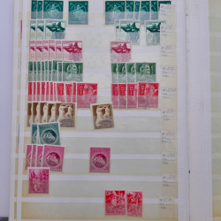 Lot de timbres d'Allemagne Reich 1933-1945 neufs et oblitérés en un album.