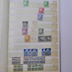 Lot de timbres d'Allemagne Reich 1933-1945 neufs et oblitérés en un album.