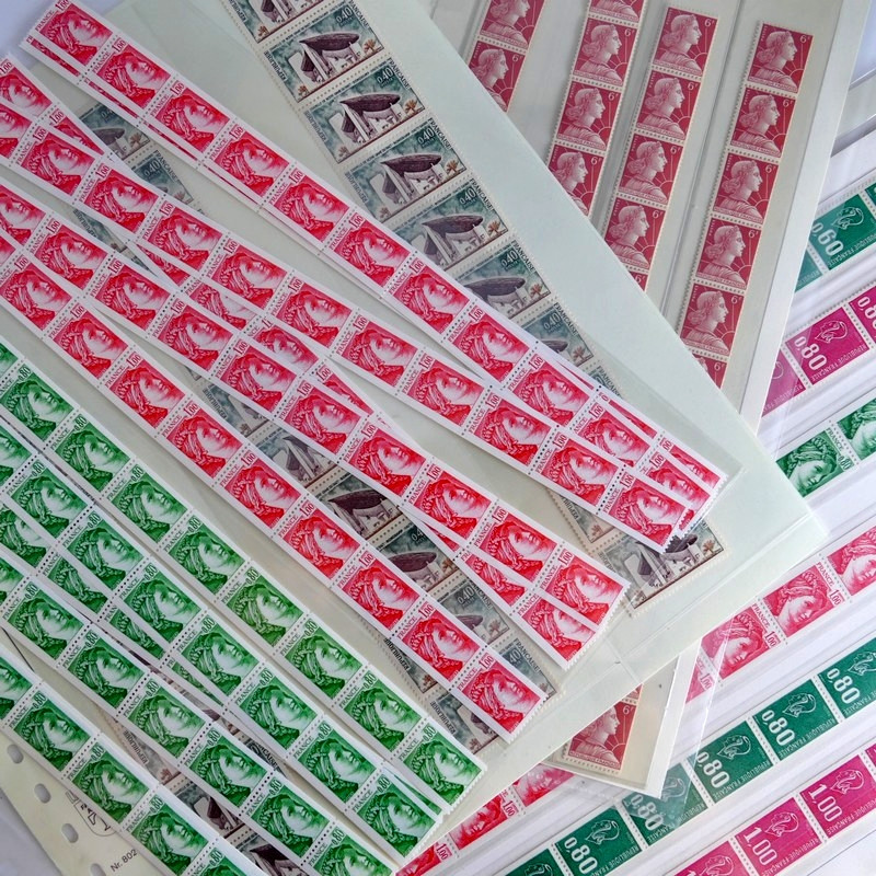 Lot de timbres de France bandes de roulettes sur feuilles d'album.