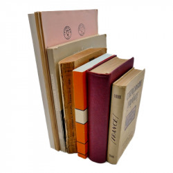 Lot de 8 ouvrages philatéliques d'occasion.