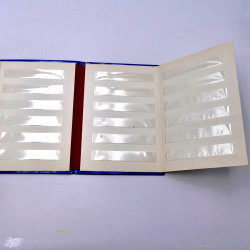 Lot de 15 classeurs petits formats à bandes pour timbres-poste.