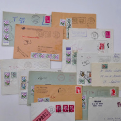 France lot de 100 lettres taxées du 20ème siècle.