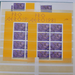 Suisse lot de timbres poste aérienne 1923-1981 neufs et oblitérés en un album.