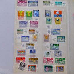 Lot de timbres Nations Unies 1951-1985 neufs en un album.