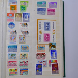 Lot de timbres Nations Unies 1951-1985 neufs en un album.