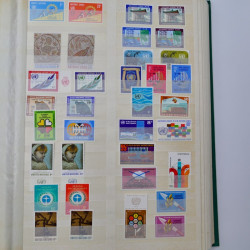 Lot de timbres Nations Unies 1951-1985 neufs en un album.