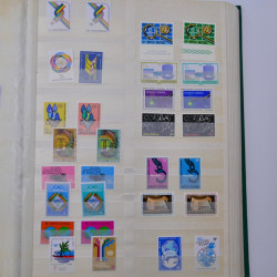 Lot de timbres Nations Unies 1951-1985 neufs en un album.