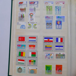 Lot de timbres Nations Unies 1951-1985 neufs en un album.