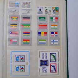Lot de timbres Nations Unies 1951-1985 neufs en un album.