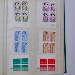 Lot de timbres Nations Unies 1951-1985 neufs en un album.