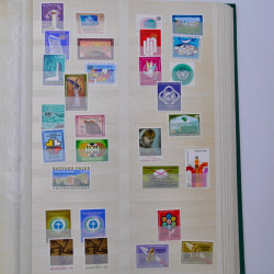 Lot de timbres Nations Unies 1951-1985 neufs en un album.