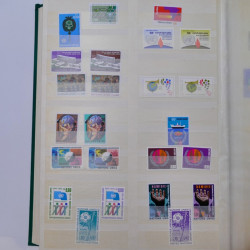 Lot de timbres Nations Unies 1951-1985 neufs en un album.