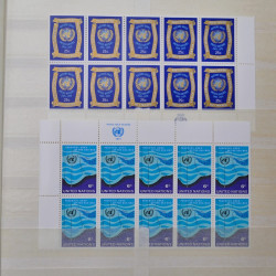 Lot de timbres Nations Unies 1951-1985 neufs en un album.