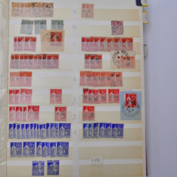 France stock de timbres fins de catalogue neufs et oblitérés en un album.