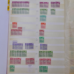 France stock de timbres fins de catalogue neufs et oblitérés en un album.