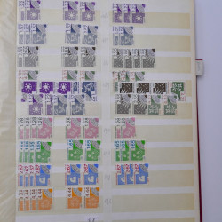 France stock de timbres fins de catalogue neufs et oblitérés en un album.