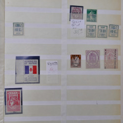 France stock de timbres fins de catalogue neufs et oblitérés en un album.