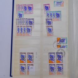 France stock de timbres de service, taxes, colis postaux en un album.