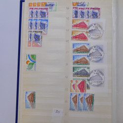 France stock de timbres de service, taxes, colis postaux en un album.