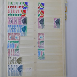 France stock de timbres de service, taxes, colis postaux en un album.