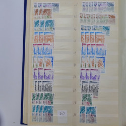 France stock de timbres de service, taxes, colis postaux en un album.