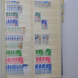 France stock de timbres de service, taxes, colis postaux en un album.