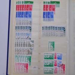 France stock de timbres de service, taxes, colis postaux en un album.