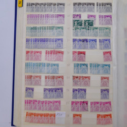 France stock de timbres de service, taxes, colis postaux en un album.