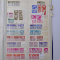 France stock de timbres de service, taxes, colis postaux en un album.