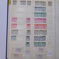 France stock de timbres de service, taxes, colis postaux en un album.
