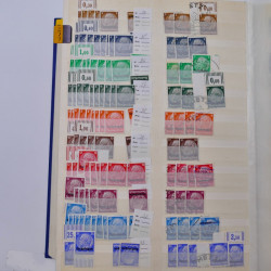 France stock de timbres de service, taxes, colis postaux en un album.