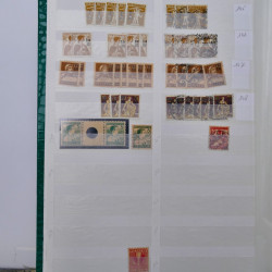 Suisse stock de timbres entre 1913-1986 neufs et oblitérés en 2 albums.