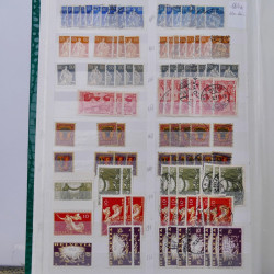 Suisse stock de timbres entre 1913-1986 neufs et oblitérés en 2 albums.