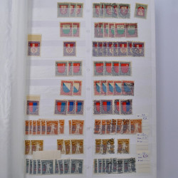 Suisse stock de timbres entre 1913-1986 neufs et oblitérés en 2 albums.