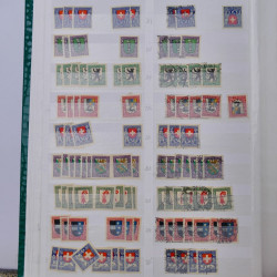 Suisse stock de timbres entre 1913-1986 neufs et oblitérés en 2 albums.