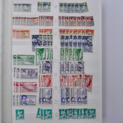 Suisse stock de timbres entre 1913-1986 neufs et oblitérés en 2 albums.