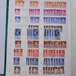 Suisse stock de timbres entre 1913-1986 neufs et oblitérés en 2 albums.