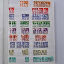Suisse stock de timbres entre 1913-1986 neufs et oblitérés en 2 albums.