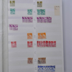 Suisse stock de timbres entre 1913-1986 neufs et oblitérés en 2 albums.